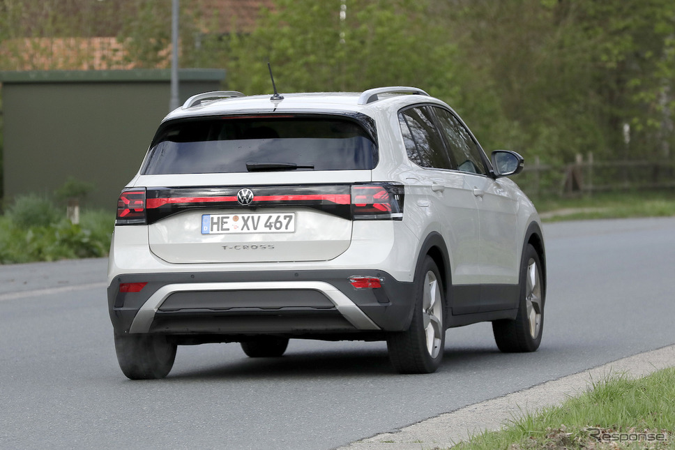 VW T-Cross 改良新型プロトタイプ(スクープ写真)《APOLLO NEWS SERVICE》