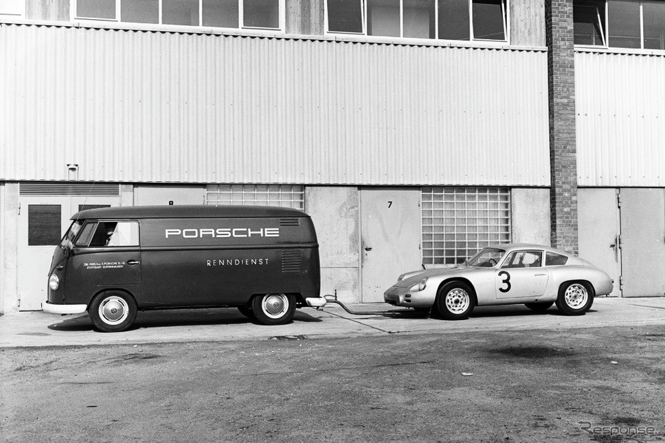 往年のポルシェ・レンディエンスト・バス（左）。#3はポルシェ356B 1600GSカレラGTLアバルト《photo by Porsche》