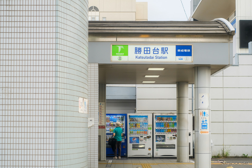 2023年度にエレベーターの設置工事に着手される勝田台駅。《写真提供 写真AC》