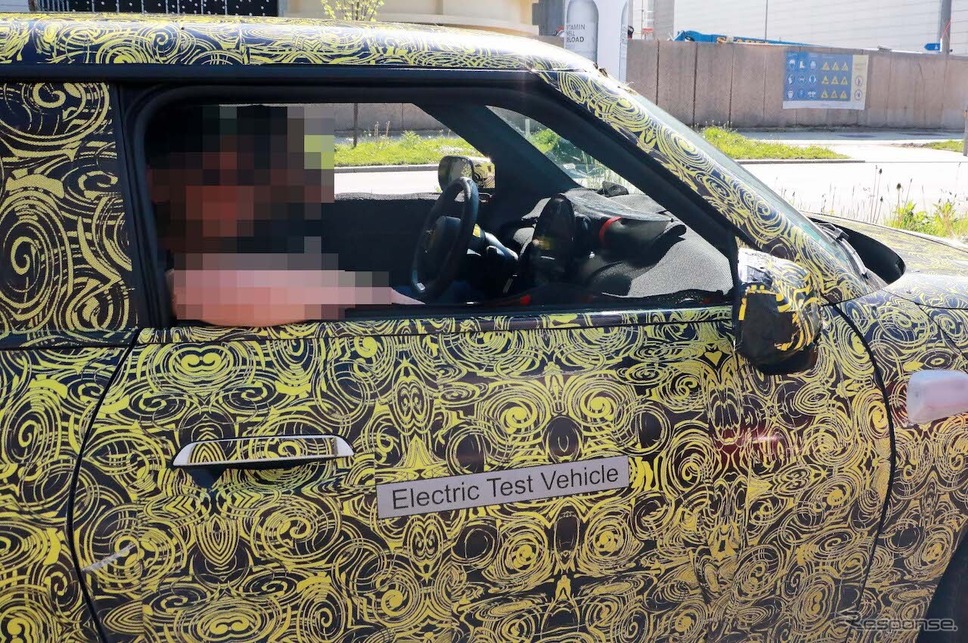 MINI ハッチバックEVのプロトタイプ(スクープ写真)《APOLLO NEWS SERVICE》