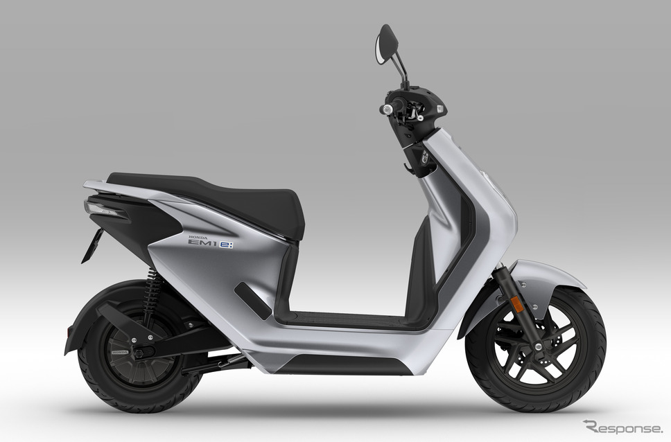 ホンダ EM1 e:(デジタルシルバーメタリック)《写真提供:本田技研工業》