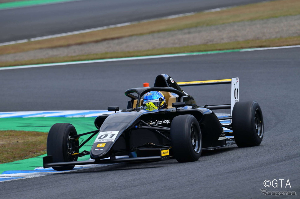 新型FIA-F4フォーミュラカー《写真提供：日本自動車レース工業会》
