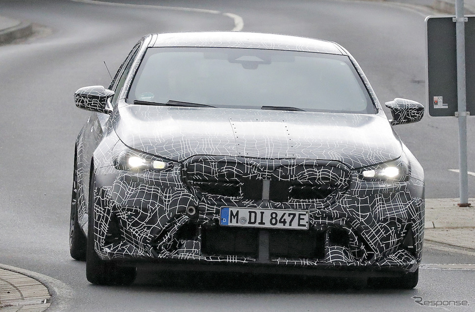 BMW M5 次期型プロトタイプ(スクープ写真)《APOLLO NEWS SERVICE》