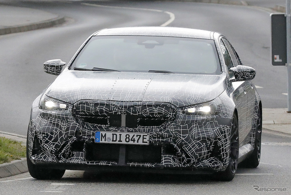 BMW M5 次期型プロトタイプ(スクープ写真)《APOLLO NEWS SERVICE》