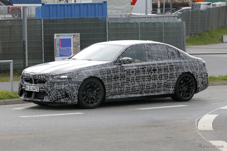BMW M5 次期型プロトタイプ(スクープ写真)《APOLLO NEWS SERVICE》