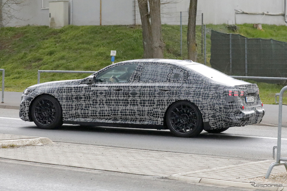BMW M5 次期型プロトタイプ(スクープ写真)《APOLLO NEWS SERVICE》