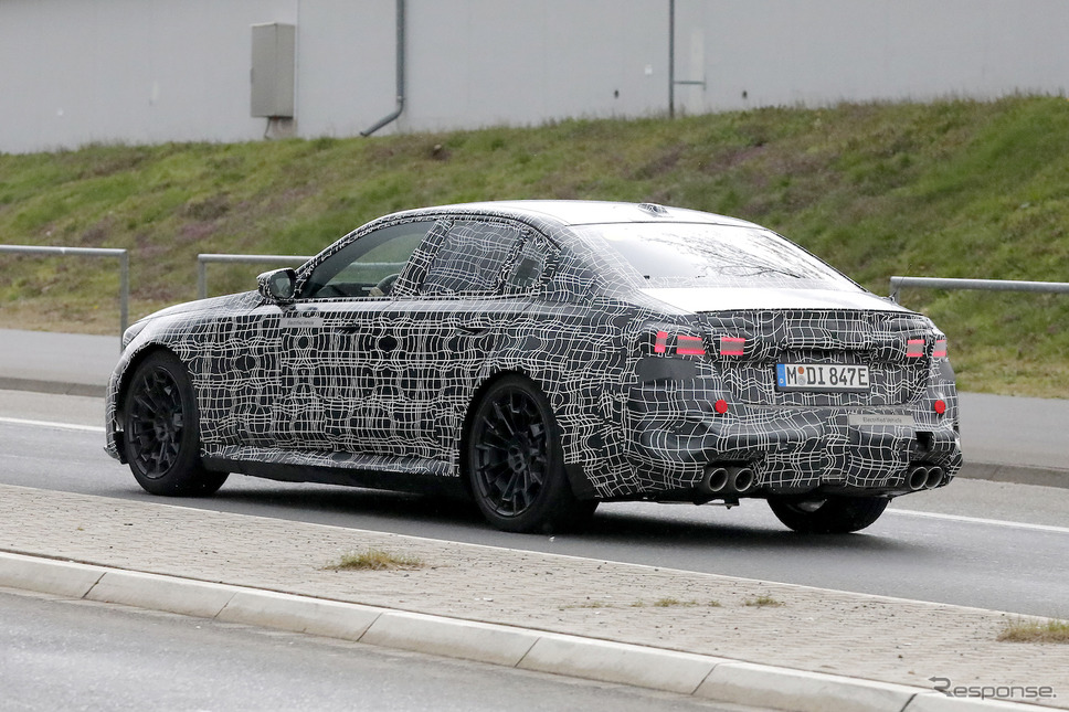 BMW M5 次期型プロトタイプ(スクープ写真)《APOLLO NEWS SERVICE》