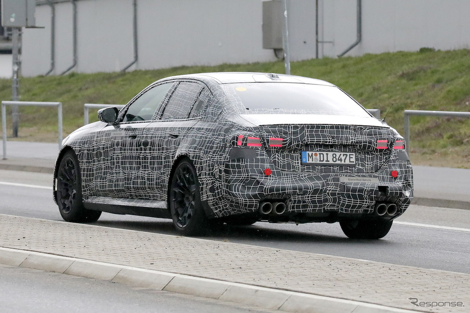 BMW M5 次期型プロトタイプ(スクープ写真)《APOLLO NEWS SERVICE》