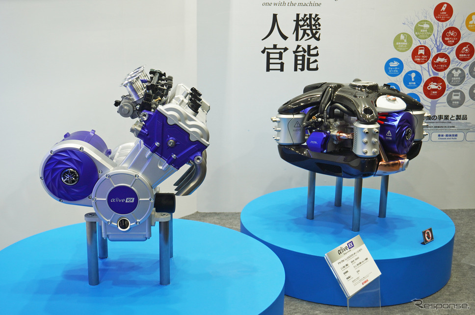 ヤマハ発動機が初公開したドローン向け高性能レンジエクステンダー『αlive RX』（左）《写真撮影 宮崎壮人》