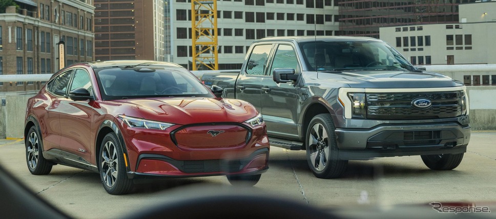 フォード・マスタング・マッハE とフォード F-150 ライトニング《photo by Ford》