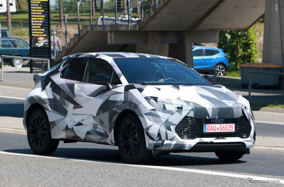 トヨタ C-HR 次期型プロトタイプ（スクープ写真）《APOLLO NEWS SERVICE》