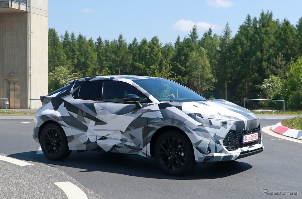トヨタ C-HR 次期型プロトタイプ(スクープ写真)《APOLLO NEWS SERVICE》