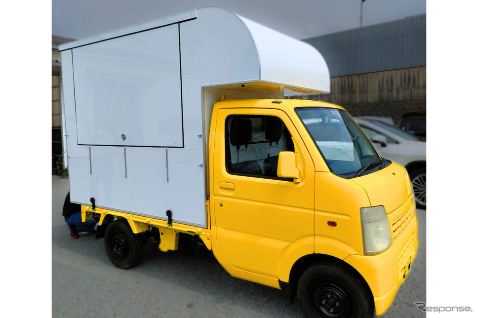 軽トラ積載用キッチンカーシェル TwinX 2 R《写真提供:自遊空間》