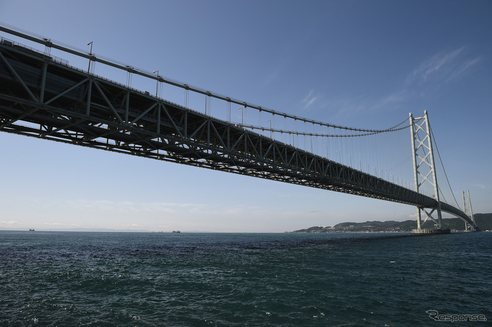明石海峡大橋。神戸市から淡路島方面を望む《Photo by Matt Roberts/Getty Images News/ゲッティイメージズ》