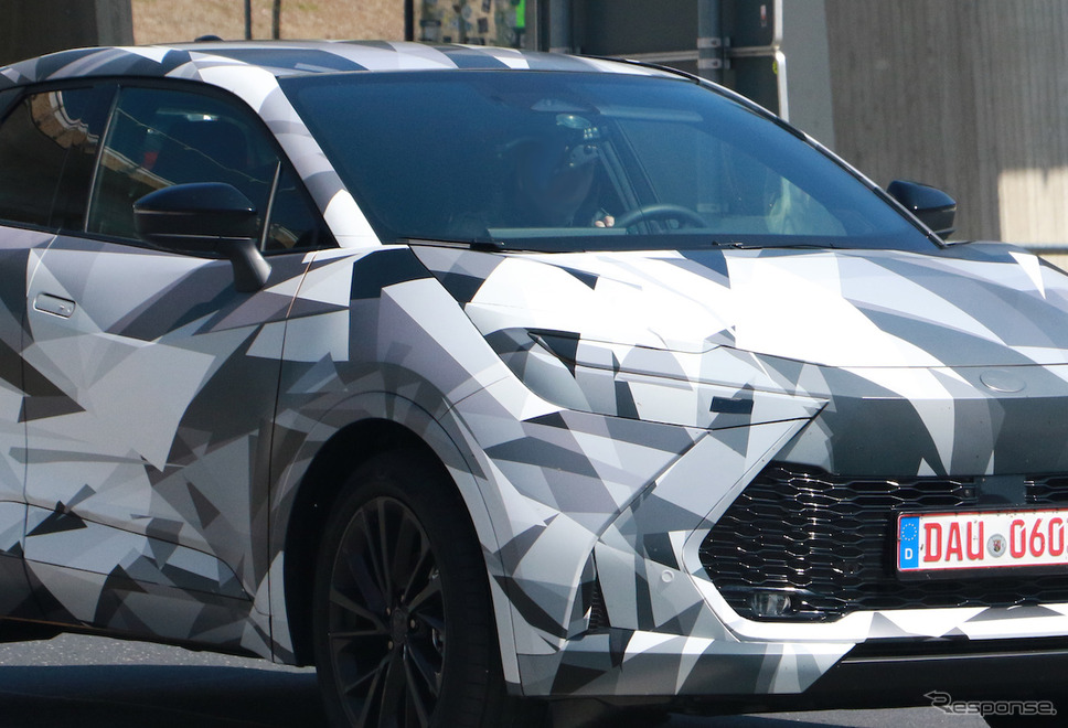 トヨタ C-HR 次期型プロトタイプ(スクープ写真)《APOLLO NEWS SERVICE》
