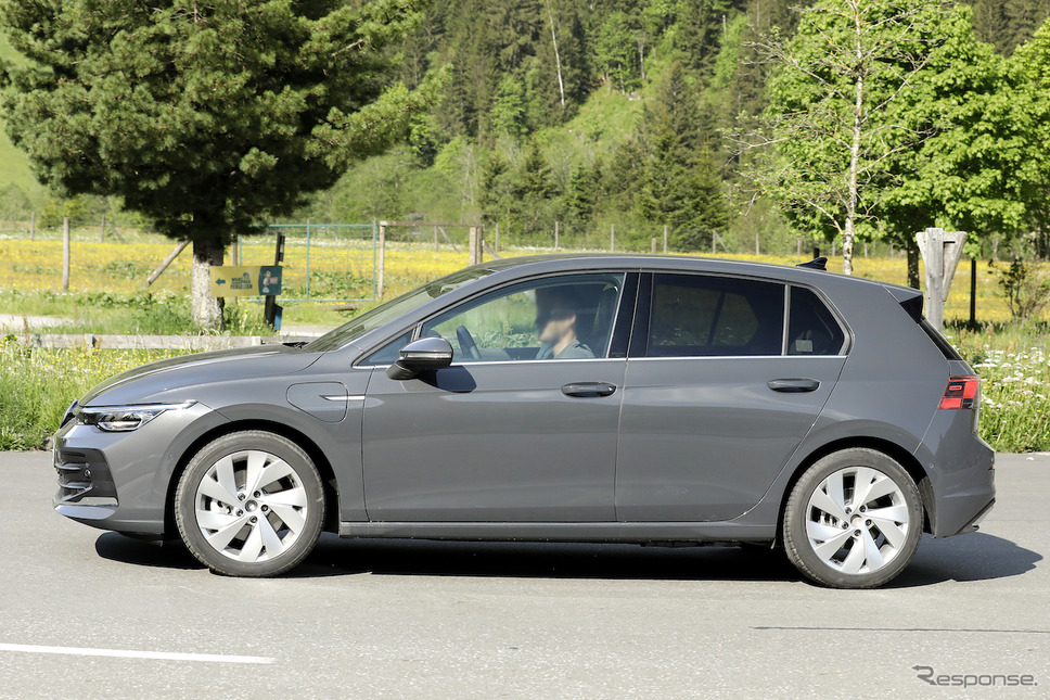VW ゴルフ 改良新型プロトタイプ(スクープ写真)《APOLLO NEWS SERVICE》