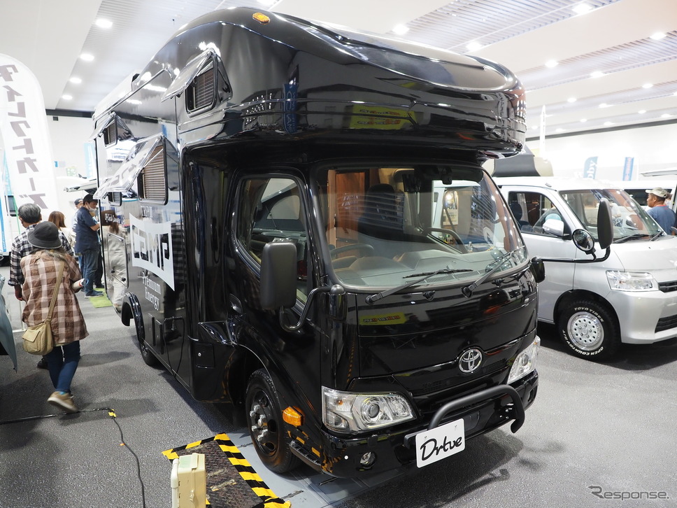 ダイレクトカーズ「トリップ3 プレミアムエネルギー」《写真撮影 家本浩太》
