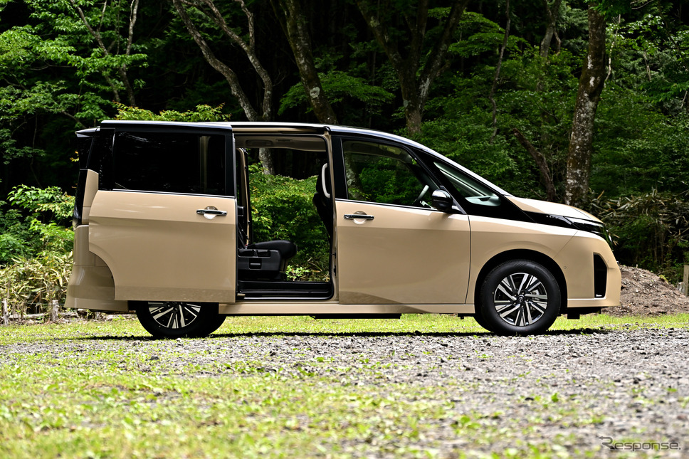 日産 セレナ e-POWER ハイウェイスターV(ボディカラー:利休)《写真撮影 雪岡直樹》