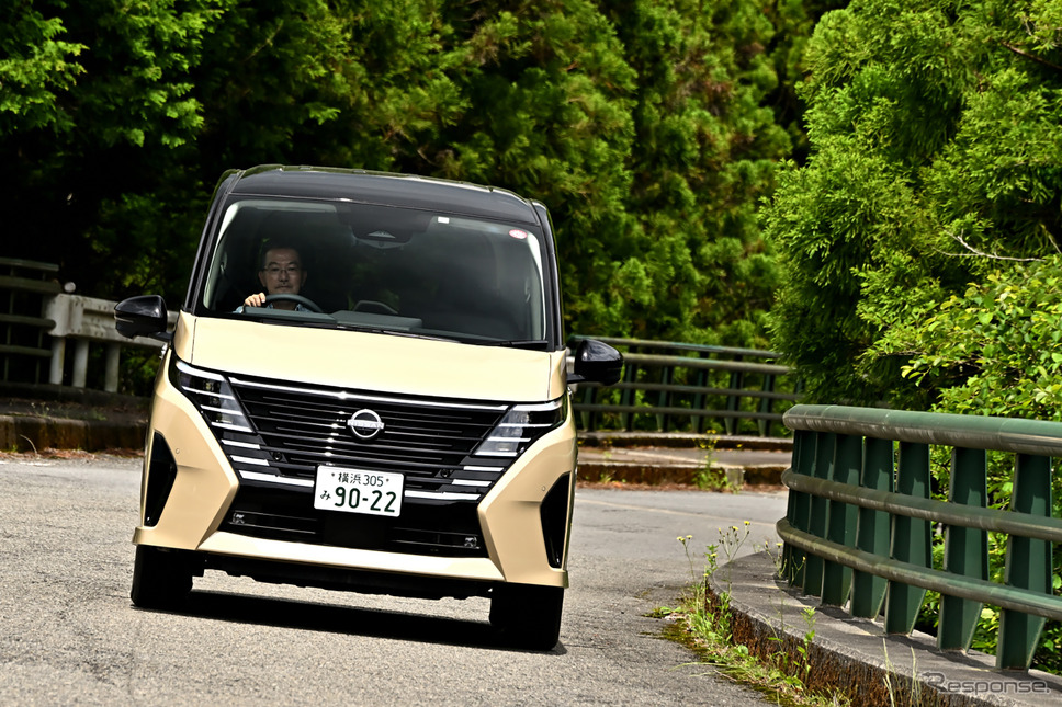 日産 セレナ e-POWER ハイウェイスターV(ボディカラー:利休)《写真撮影 雪岡直樹》