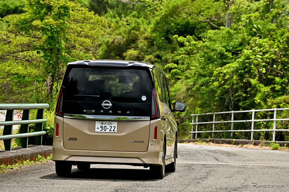 日産 セレナ e-POWER ハイウェイスターV(ボディカラー:利休)《写真撮影 雪岡直樹》