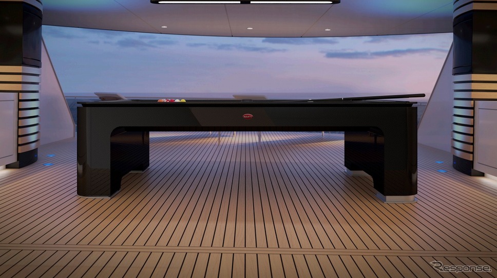 ジャイロスコープを搭載した「Bugatti Pool Table」《写真提供 B Jewelry Japan》