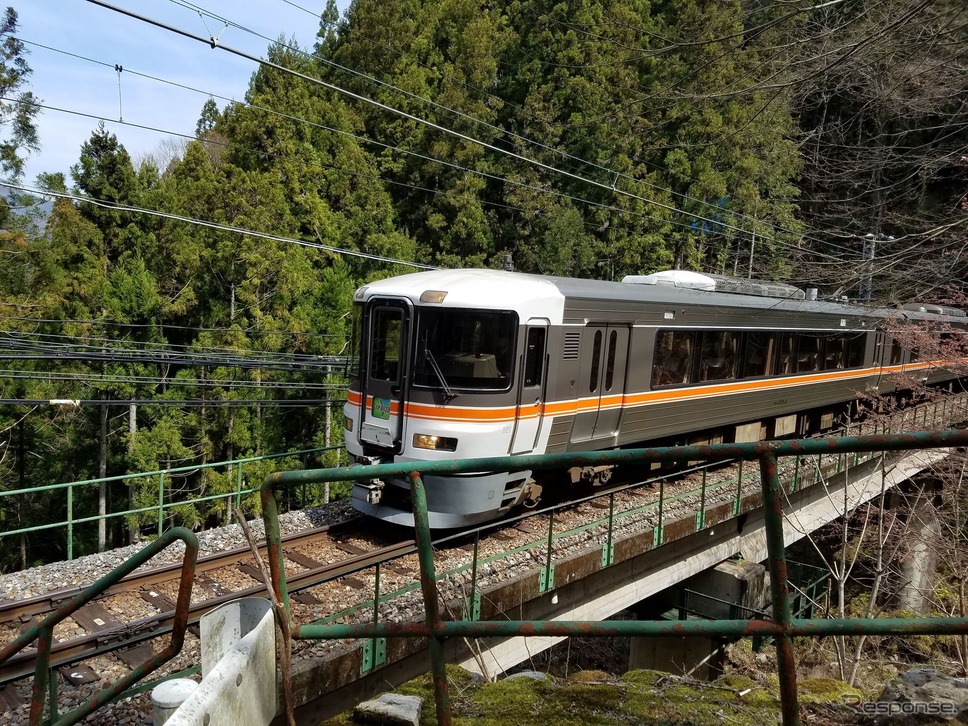 当面の間、1往復が運休する飯田線の特急『伊那路』。《写真提供 写真AC》