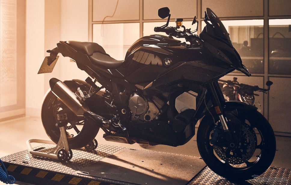 BMW M 1000 XR のプロトタイプ《photo by BMW》
