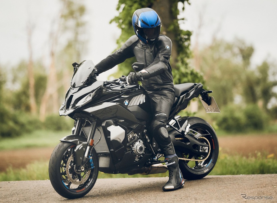 BMW M 1000 XR のプロトタイプ《photo by BMW》