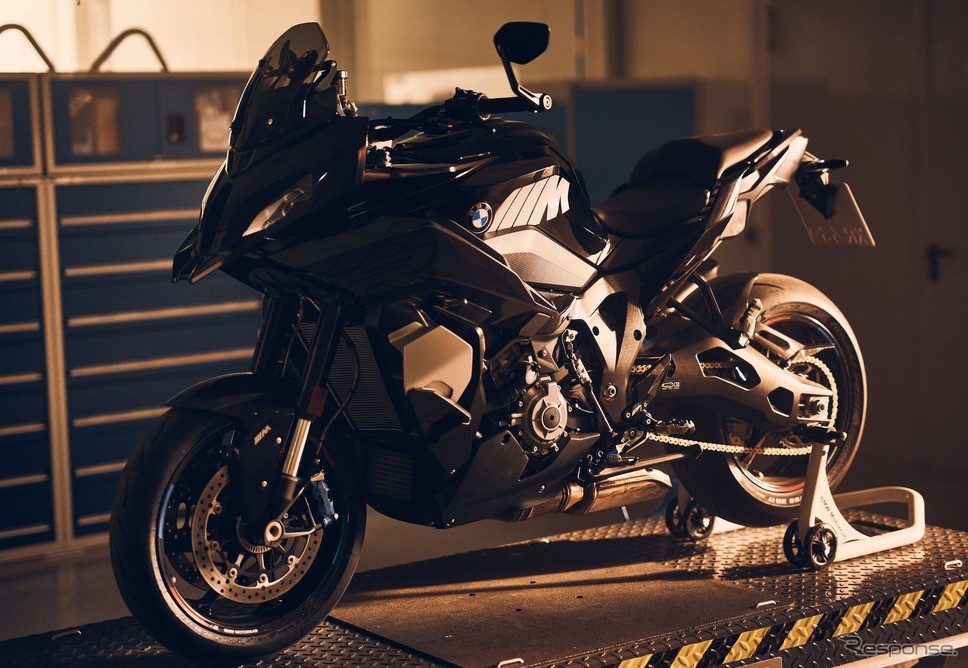 BMW M 1000 XR のプロトタイプ《photo by BMW》