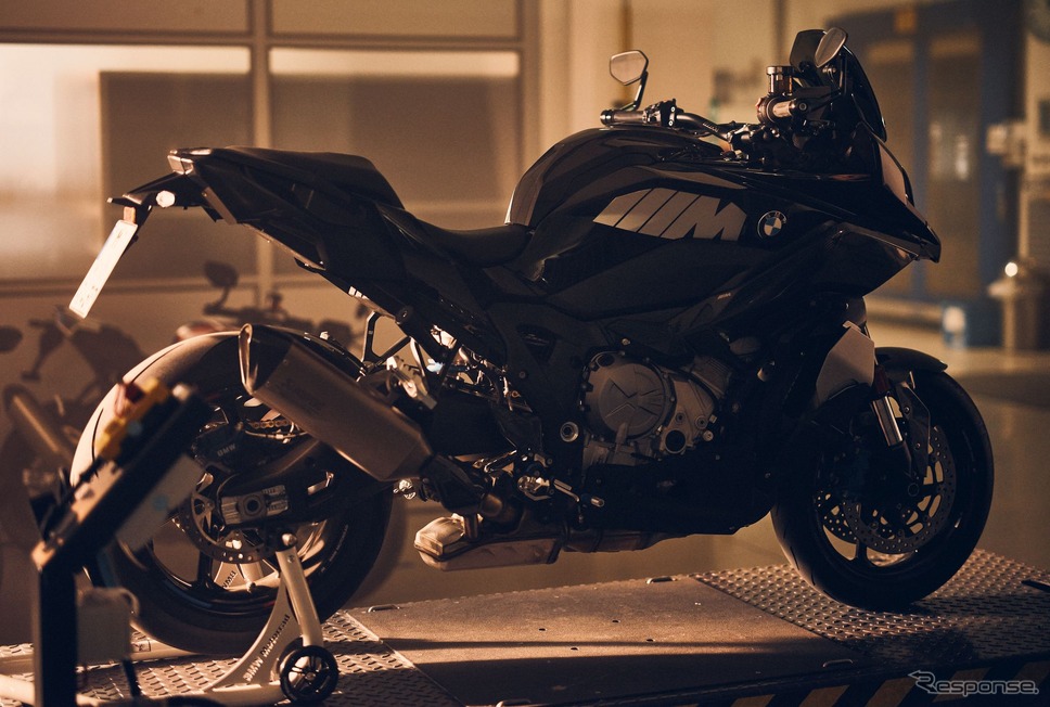 BMW M 1000 XR のプロトタイプ《photo by BMW》