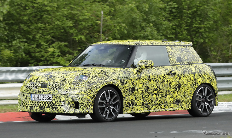 MINI クーパー S 次期型プロトタイプ(スクープ写真)《APOLLO NEWS SERVICE》