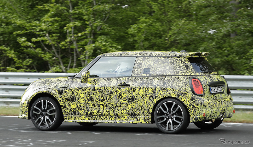 MINI クーパー S 次期型プロトタイプ(スクープ写真)《APOLLO NEWS SERVICE》