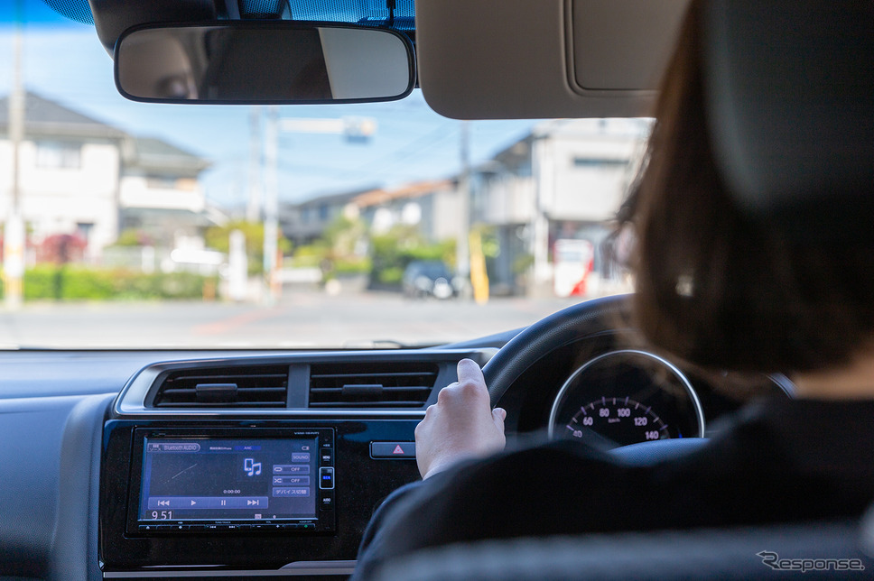 自動車保険の選び方：価格と安心のジレンマ、あなたに合った選択肢は？【カーライフ 社会・経済学】Photo by photoAC