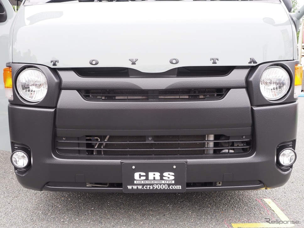 中古のハイエースをベースにしたCRSのカスタムカー《写真撮影 家本浩太》