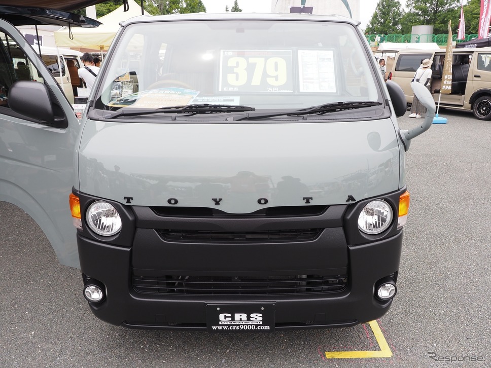中古のハイエースをベースにしたCRSのカスタムカー《写真撮影 家本浩太》