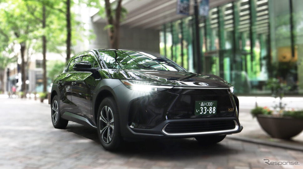 国際ハイヤーが導入したEV「bZ4X」《写真提供 国際自動車》