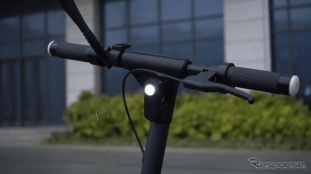 特定小型原付モデルの折りたたみ式電動キックボード「hues」《写真提供:Ampere》