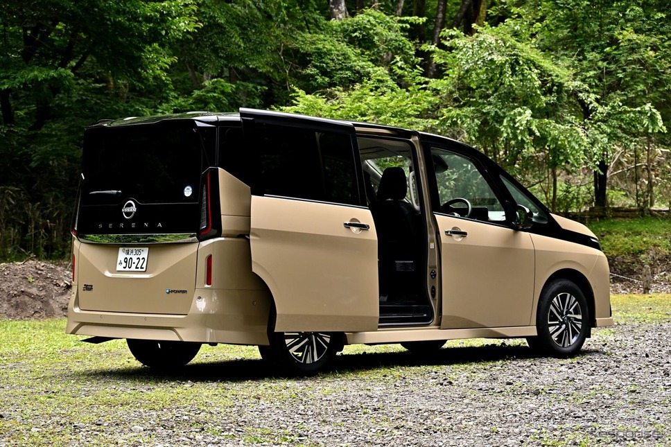 日産 セレナ e-POWER ハイウェイスターV(ボディカラー:利休)《写真撮影 雪岡直樹》