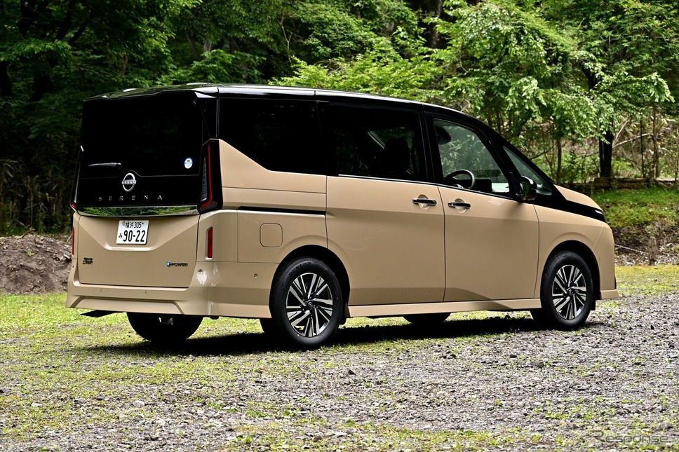 日産 セレナ e-POWER ハイウェイスターV(ボディカラー:利休)《写真撮影 雪岡直樹》