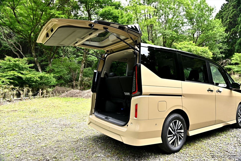 日産 セレナ e-POWER ハイウェイスターV(ボディカラー:利休)《写真撮影 雪岡直樹》
