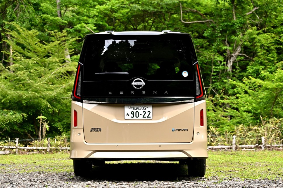 日産 セレナ e-POWER ハイウェイスターV(ボディカラー:利休)《写真撮影 雪岡直樹》