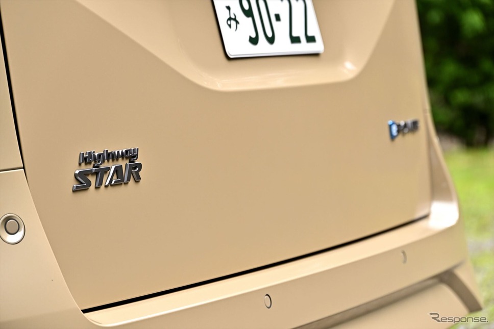 日産 セレナ e-POWER ハイウェイスターV(ボディカラー:利休)《写真撮影 雪岡直樹》