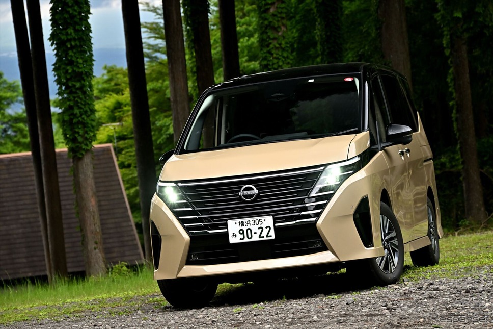日産 セレナ e-POWER ハイウェイスターV(ボディカラー:利休)《写真撮影 雪岡直樹》