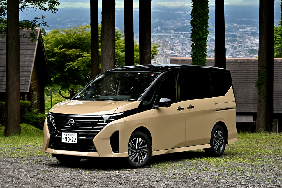 日産 セレナ e-POWER ハイウェイスターV(ボディカラー:利休)《写真撮影 雪岡直樹》