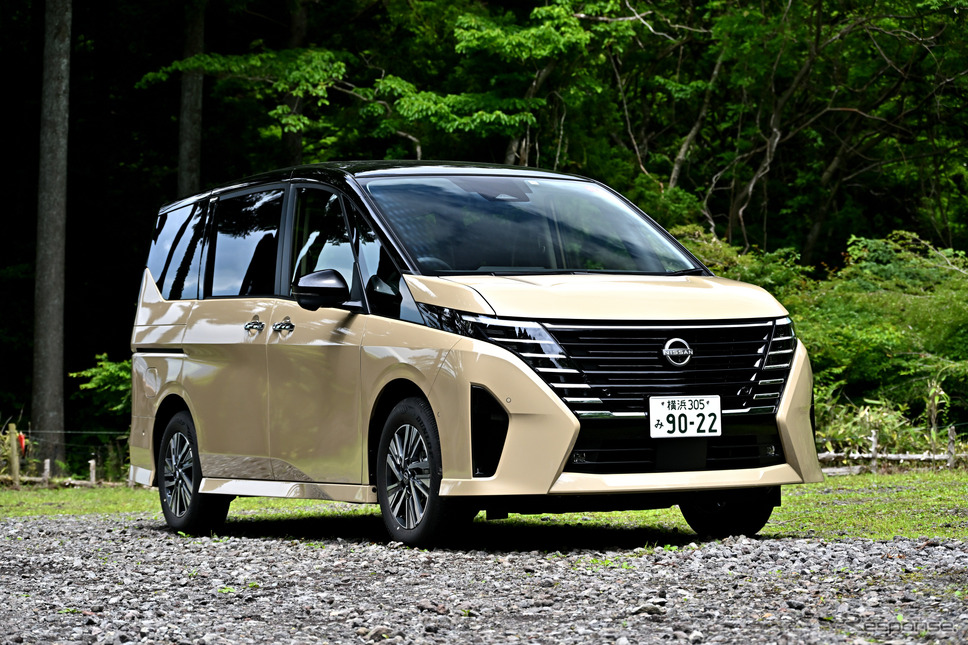 日産 セレナ e-POWER ハイウェイスターV(ボディカラー:利休)《写真撮影 雪岡直樹》