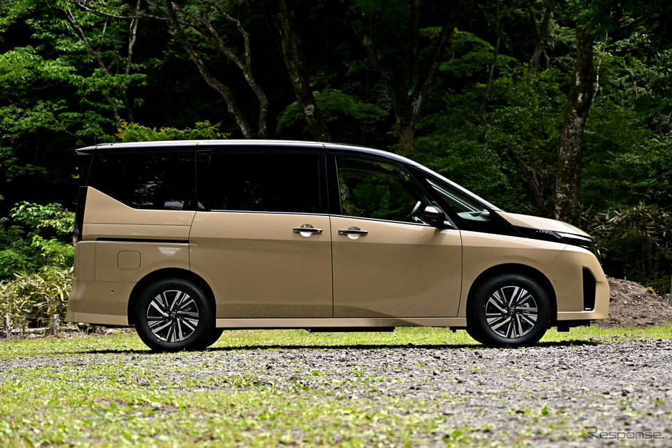 日産 セレナ e-POWER ハイウェイスターV(ボディカラー:利休)《写真撮影 雪岡直樹》