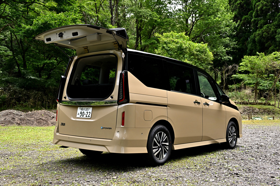 日産 セレナ e-POWER ハイウェイスターV(ボディカラー:利休)《写真撮影 雪岡直樹》