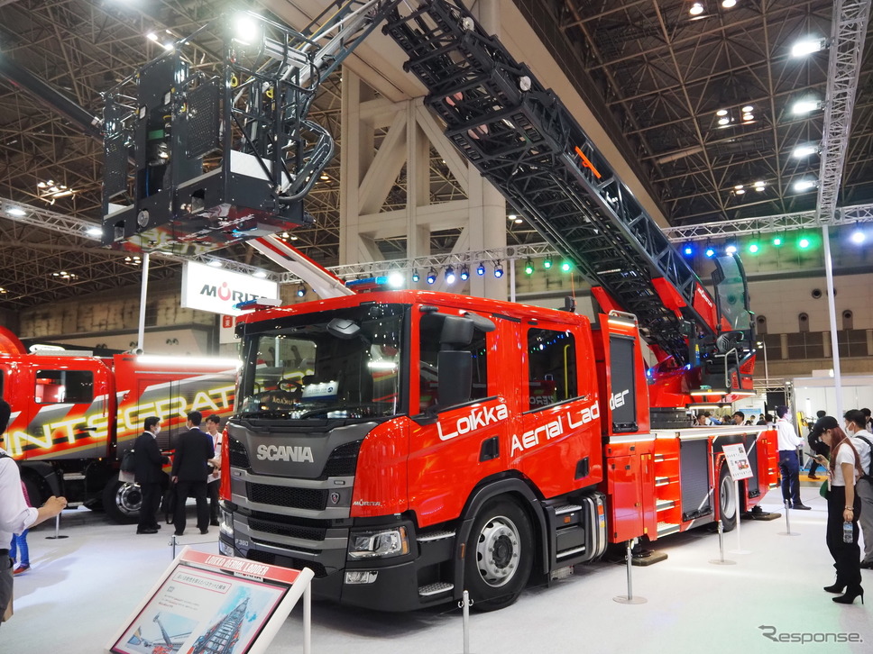 EN規格対応先端屈折式はしご付消防自動車　Loikka Aerial Ladder（東京国際消防防災展2023）《写真撮影 高木啓》