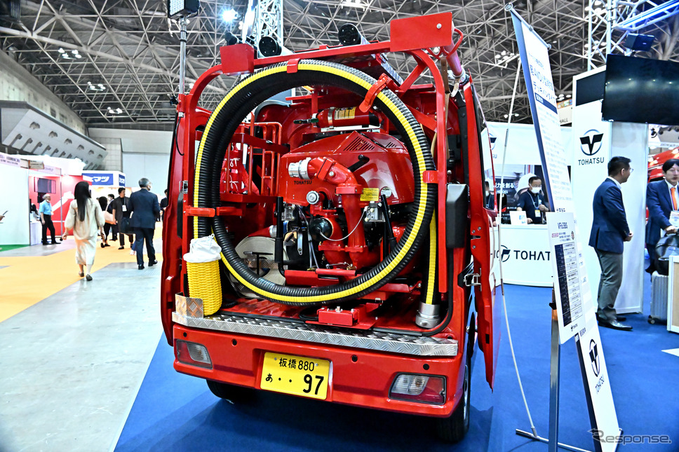 トーハツの軽4WD小型消防車デッキバンタイプ(東京国際消防防災展2023)《写真撮影 雪岡直樹》