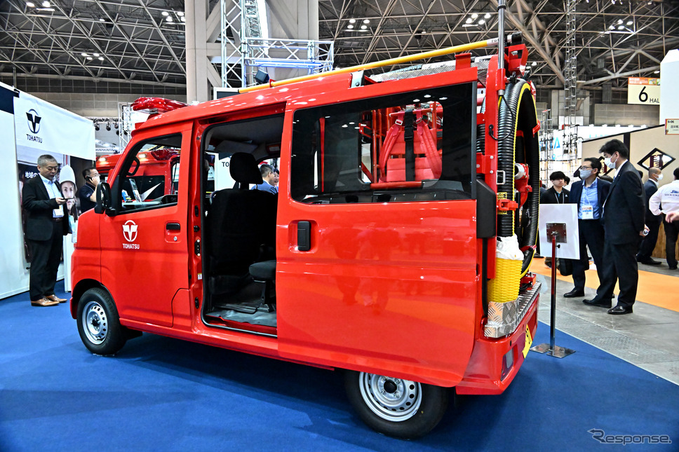 トーハツの軽4WD小型消防車デッキバンタイプ(東京国際消防防災展2023)《写真撮影 雪岡直樹》